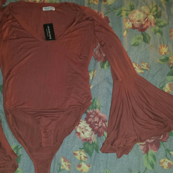 🍑Sexy Bell sleeve bodysuit - Picture 4 of 5